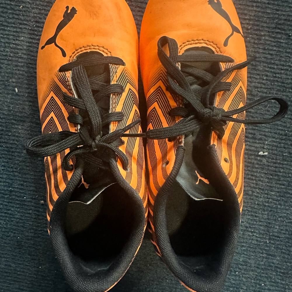 Puma Orange Black Sneakers Sleek Design